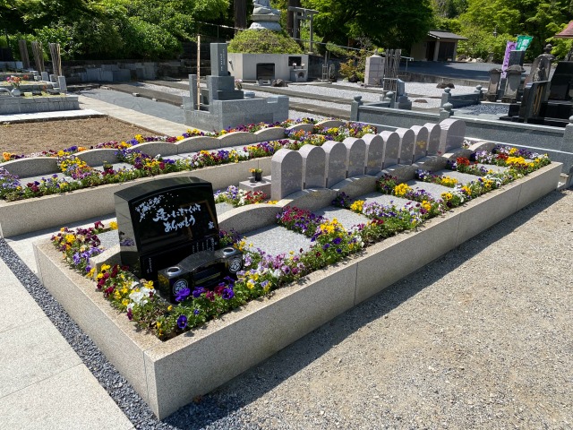 八王子高尾「手積みレンガの花壇墓地」花ごころの施設写真